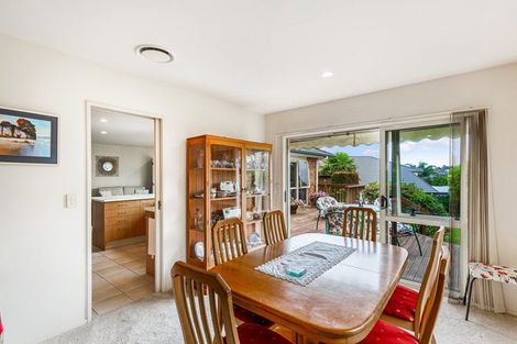 Photo of property in 8 Toledo Avenue, Henderson, Auckland, 0612