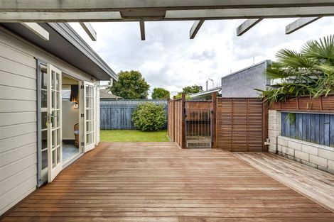 Photo of property in 2a Chester Place, Taradale, Napier, 4112