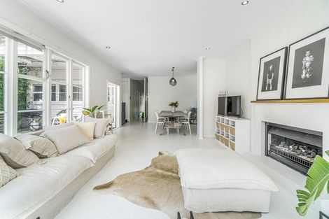 Photo of property in 36 Harbour View Road, Point Chevalier, Auckland, 1022