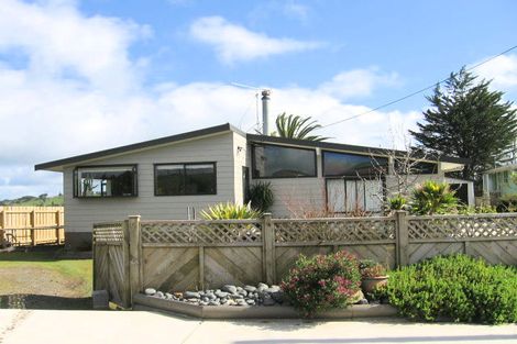 Photo of property in 53 Whaka Street, Maungaturoto, 0520