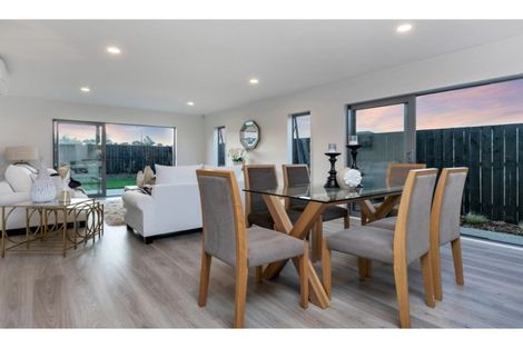 Photo of property in 36 Lumbarda Drive, Kumeu, 0810