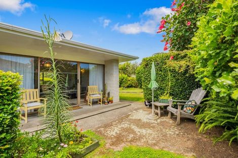 Photo of property in 20 Rewarewa Crescent, Waikanae, 5036
