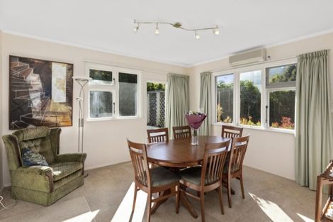 Photo of property in 10 Pukatea Street, Eastbourne, Lower Hutt, 5013