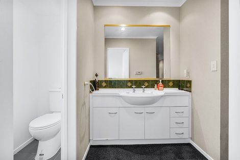 Photo of property in 5 Guernsey Place, Grandview Heights, Hamilton, 3200