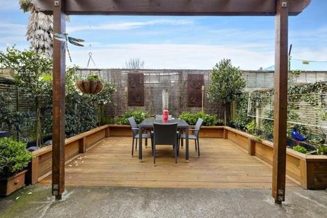 Photo of property in 9/17 Harbour View Road, Te Atatu Peninsula, Auckland, 0610
