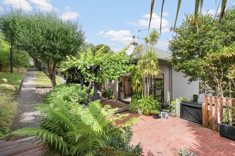 Photo of property in 13 Muritai Crescent, Havelock North, 4130