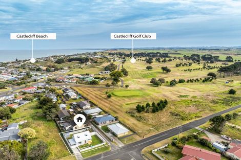 Photo of property in 15 Waitai Street, Castlecliff, Whanganui, 4501