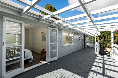 Photo of property in 5 Thomas Rea Place, Te Atatu South, Auckland, 0610