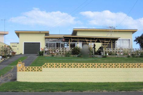 Photo of property in 93 Karaka Street, Castlecliff, Whanganui, 4501