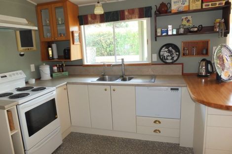 Photo of property in 22 Dewe Terrace, Foxton Beach, Foxton, 4815