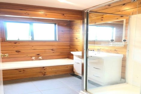 Photo of property in 5 Loughanure Place, Massey, Auckland, 0614