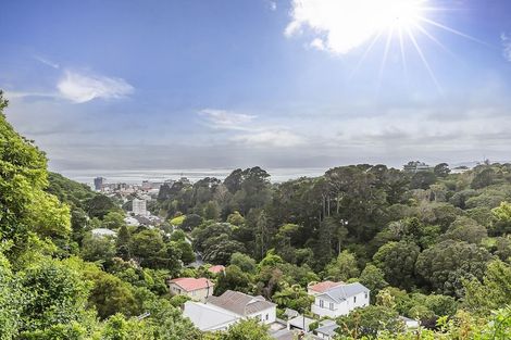 Photo of property in 39 Garden Road, Northland, Wellington, 6012