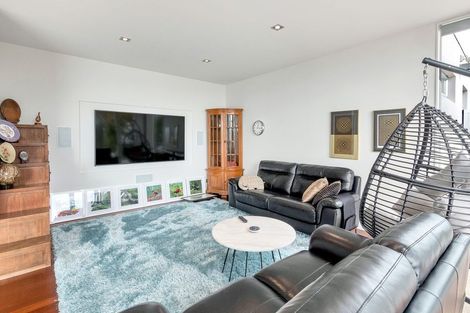 Photo of property in 1462 Whangaparaoa Road, Army Bay, Whangaparaoa, 0930