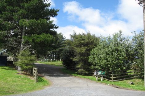 Photo of property in 119 Waitakere Road, Waitakere, Henderson, 0782