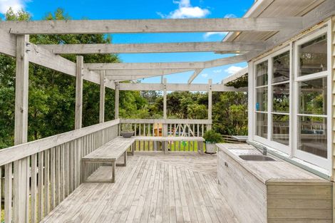 Photo of property in 2 Slater Road, South Head, Helensville, 0874