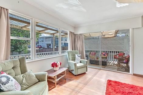Photo of property in 49 Totaravale Drive, Totara Vale, Auckland, 0629