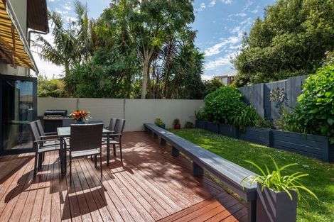 Photo of property in 3/71 Pupuke Road, Northcote, Auckland, 0627