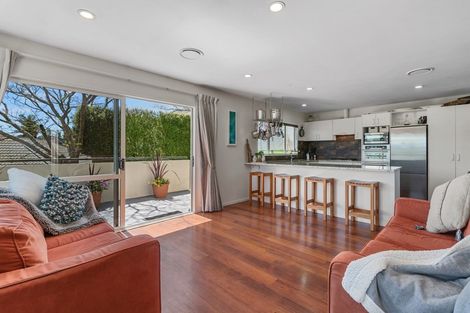 Photo of property in 6 Stephanie Close, Glenfield, Auckland, 0629