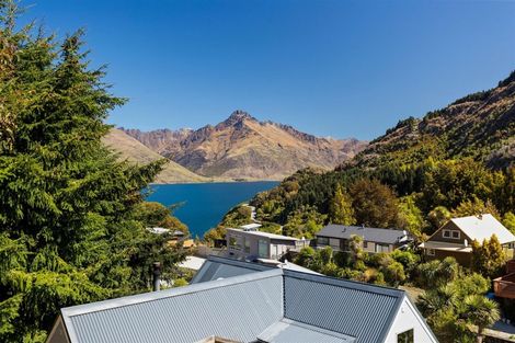 Photo of property in 18b Mackinnon Terrace, Sunshine Bay, Queenstown, 9300