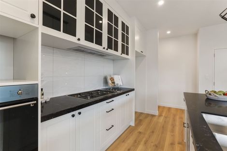 Photo of property in 5b Woodhouse Place, West Harbour, Auckland, 0618