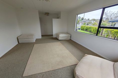 Photo of property in 47 Meadowood Drive, Unsworth Heights, Auckland, 0632