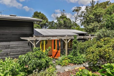 Photo of property in 37 York Road, Titirangi, Auckland, 0604