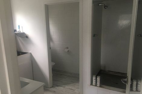 Photo of property in 20 Browns Bay Road, Rothesay Bay, Auckland, 0630