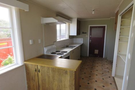 Photo of property in 62 Omata Road, Marfell, New Plymouth, 4310