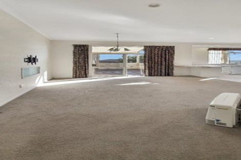 Photo of property in 9 Lorikeet Place, Unsworth Heights, Auckland, 0632