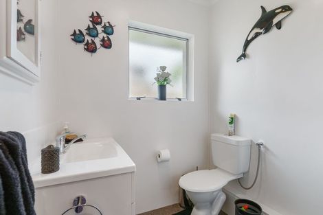 Photo of property in 1/38 Edmonton Road, Henderson, Auckland, 0612