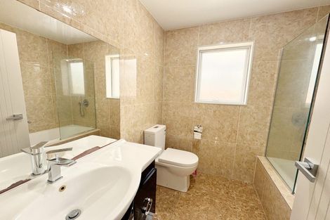 Photo of property in 35 South Kensington Way, Henderson, Auckland, 0612