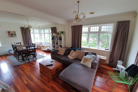 Photo of property in 28 Saint Michaels Crescent, Kelburn, Wellington, 6012