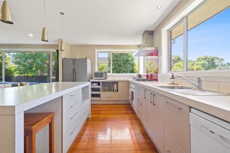 Photo of property in 6 Ilfracombe Place, Burnside, Christchurch, 8053