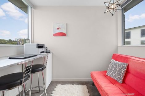 Photo of property in 21 Bendigo Grove, Newlands, Wellington, 6037