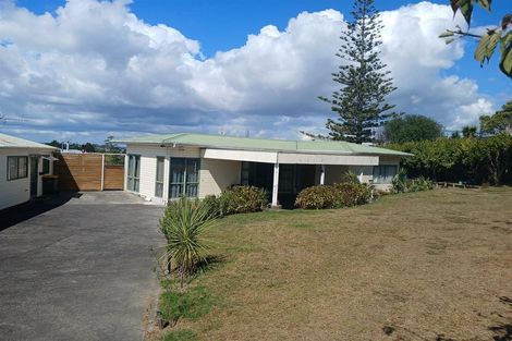 Photo of property in 40 Waimumu Road, Massey, Auckland, 0614