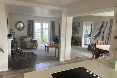 Photo of property in 12a Oxford Street, Martinborough, 5711