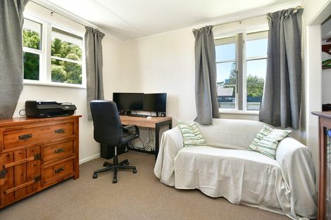 Photo of property in 2/11 Parakai Avenue, Parakai, 0830