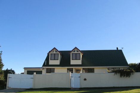 Photo of property in 186 Holborn Drive, Stokes Valley, Lower Hutt, 5019