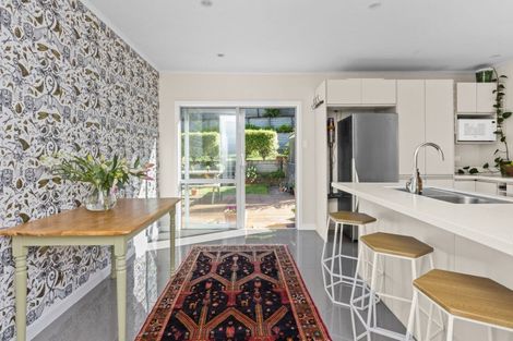 Photo of property in 2 Main Street, Hospital Hill, Napier, 4110