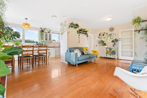 Photo of property in 1/48 Woodside Avenue, Northcote, Auckland, 0627