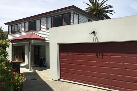 Photo of property in 10 Norma Avenue, Te Atatu South, Auckland, 0610