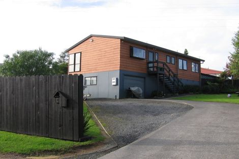 Photo of property in 1/7 Kirklow Place, Goodwood Heights, Auckland, 2105