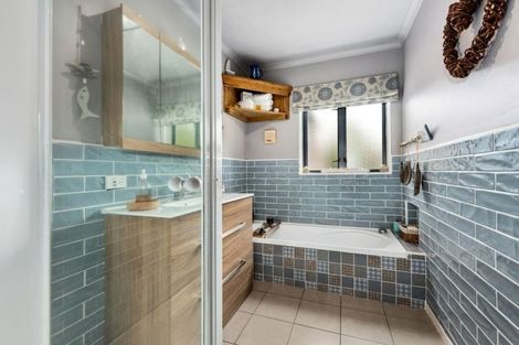 Photo of property in 23 Carlow Grove, Birchville, Upper Hutt, 5018