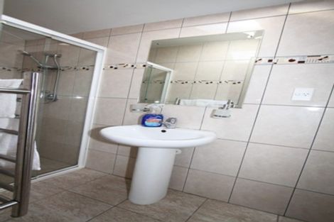 Photo of property in 22 Glennandrew Drive, Half Moon Bay, Auckland, 2012