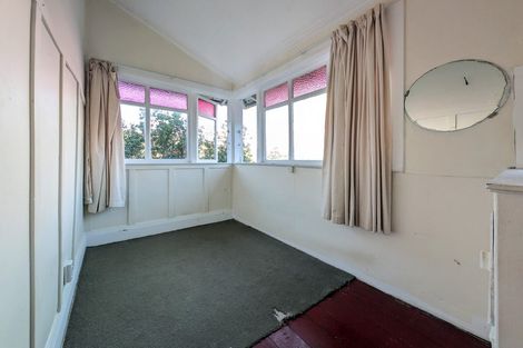 Photo of property in 26 Cave Road, Houghton Bay, Wellington, 6023