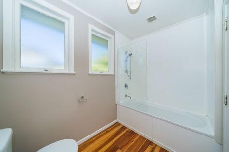 Photo of property in 2 Croxley Place, Terrace End, Palmerston North, 4410