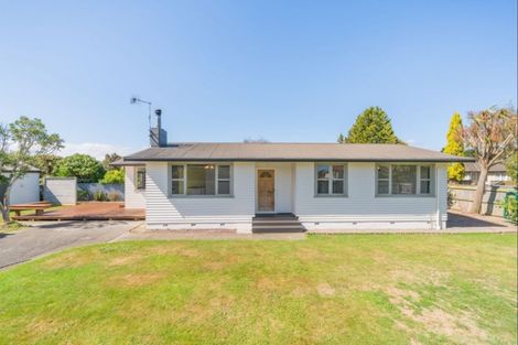 Photo of property in 2 Croxley Place, Terrace End, Palmerston North, 4410