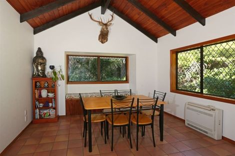 Photo of property in 99 Grassmere Road, Henderson Valley, Auckland, 0612