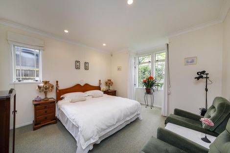 Photo of property in 4 The Oaks, Awapuni, Palmerston North, 4412