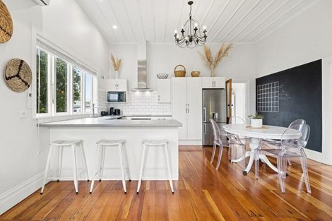 Photo of property in 2/93 Harris Street, Pukekohe, 2120